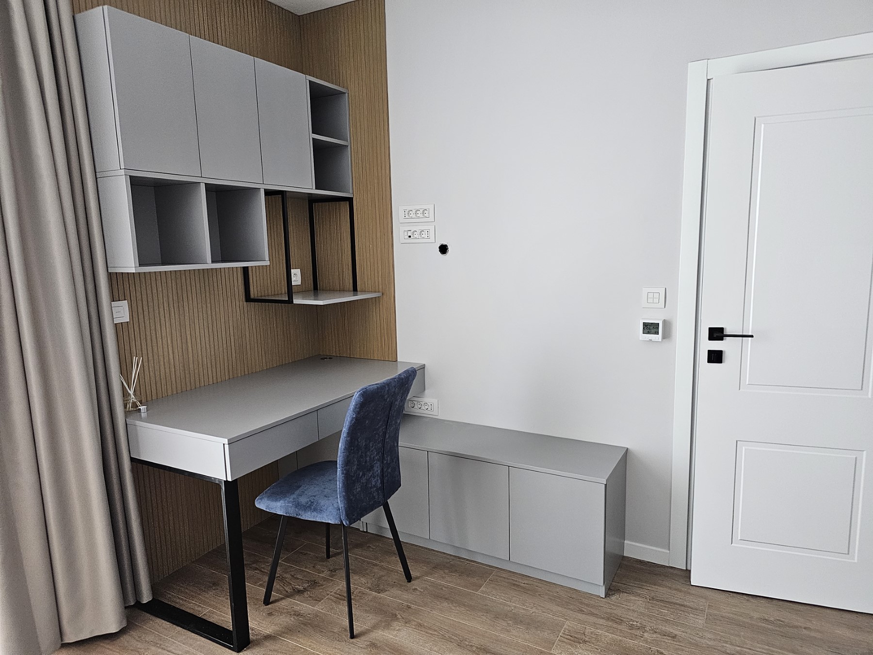 Офис обзавеждане